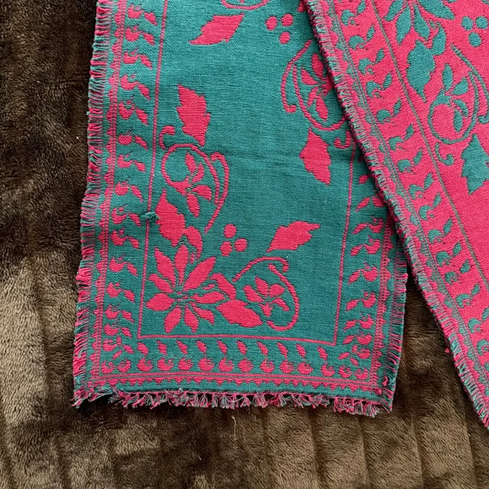 Red/Green Reversible Woven Cotton Christmas Table Runner Fringe Edges 12